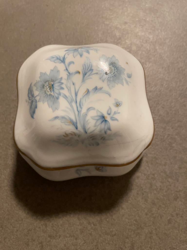 Frans Limoges porseleinen sieradendoosje – Porcelaines Gilis, Enlèvement