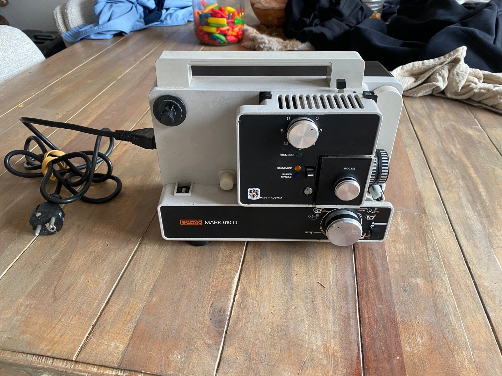 Eumig Mark 610 D filmprojector. (Defect), Ophalen