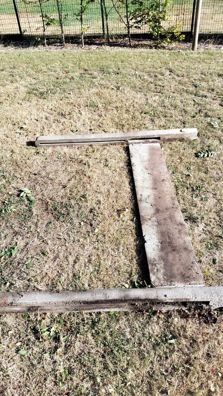 Gratis betonpalen en platen voor draadafsluiting, Tuin en Terras, Ophalen, Gebruikt, 250 cm of meer, Palen