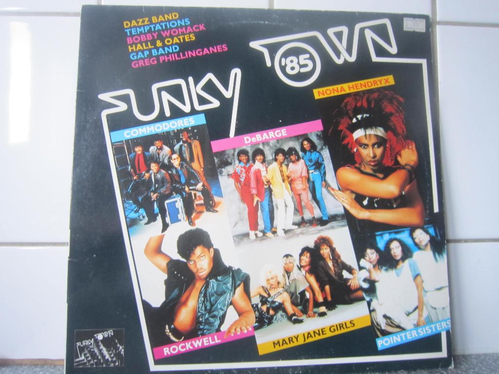 lp FUNKY TOWN, Ophalen