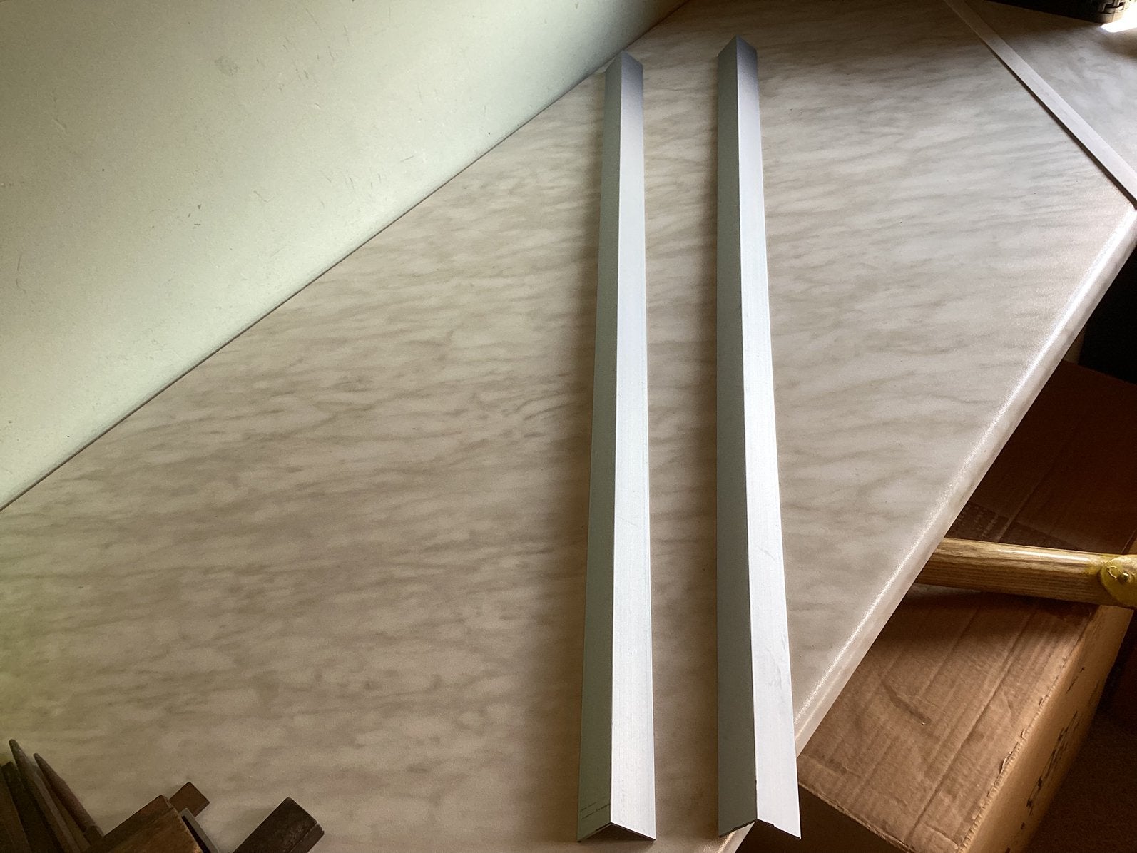2 hoeklatten in aluminium, Ophalen