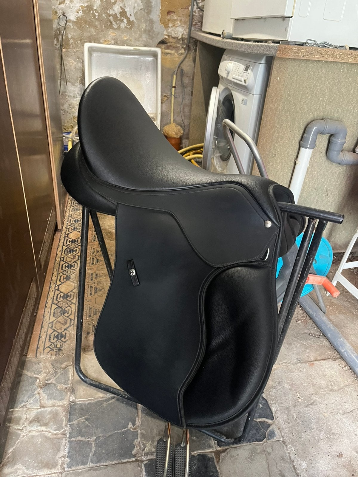 Wintec veelzijdigheid zadel 17 inch, Dieren en Toebehoren, Paarden en Pony's | Zadels, Ophalen, Zo goed als nieuw