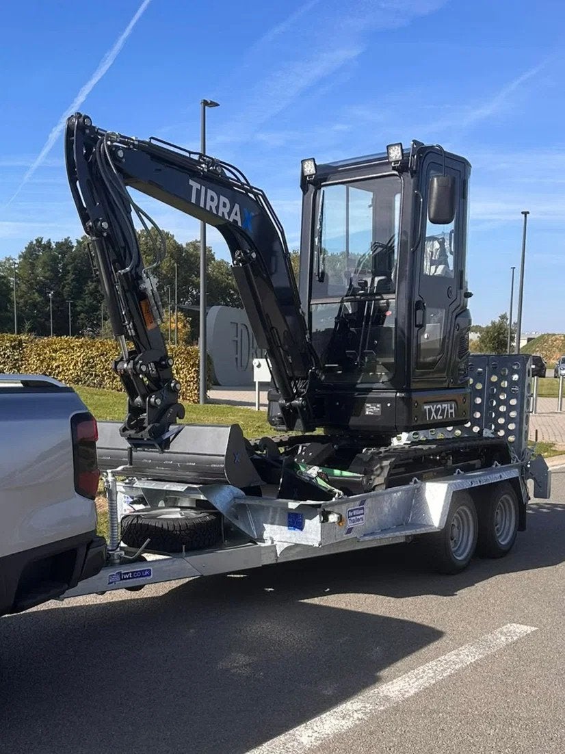 TIRRAX Binnendraaier TX27H + machinetransporter IFOR WILLIAM, Articles professionnels, TIRRAX, Info@tirrax.com, Excavatrice