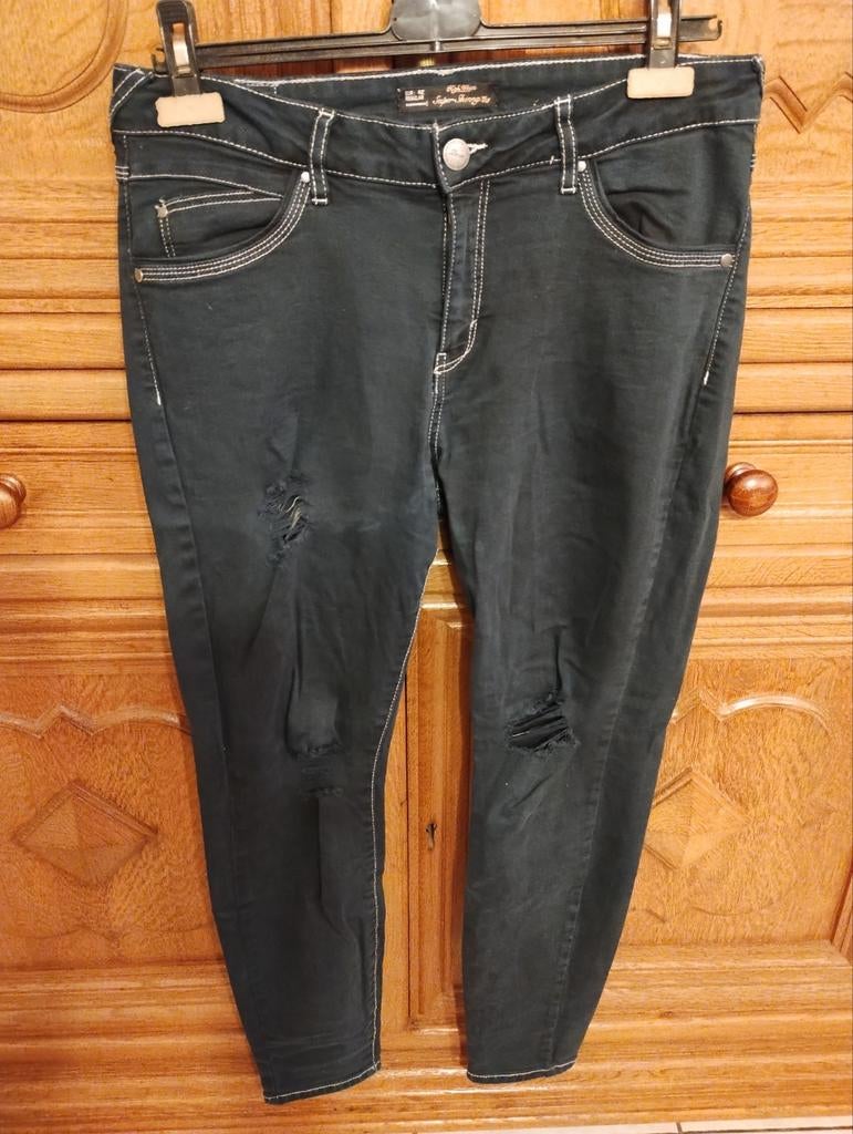 Zwarte ripped jeans regular Clockhouse m. EUR 42, Kleding | Dames, Ophalen of Verzenden