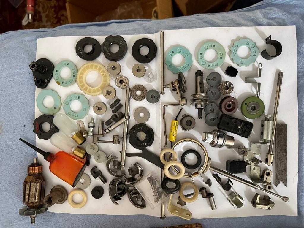 Vintage naaimachines. Set onderdelen..., Antiek en Kunst, Verzenden
