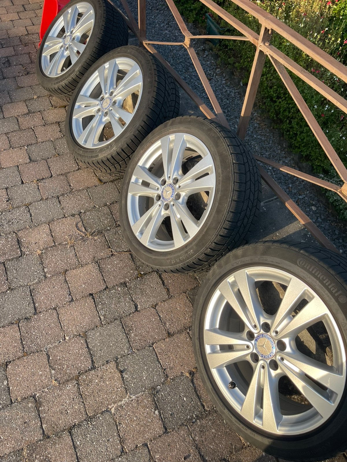 Jantes + pneus Mercedes 205/50/17, Autos : Pièces & Accessoires, Enlèvement, Pneus hiver, Pneu(s)