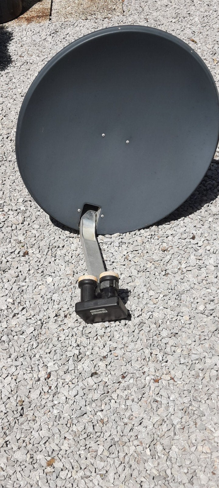 Parabolische antenne 2 koppen = 2 satellieten, Audio, Tv en Foto, Schotelantennes, Ophalen of Verzenden, (Schotel)antenne