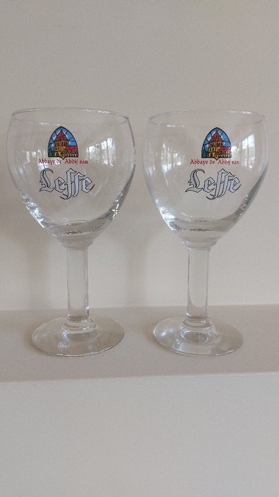 2 Leffe bierglazen, Verzamelen, Glas en Drinkglazen, Ophalen of Verzenden, Zo goed als nieuw, Bierglas