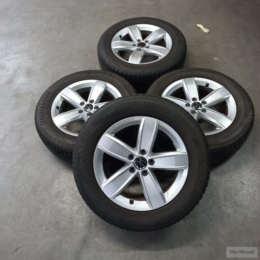 Volkswagen Tiguan Bridgestone Blizzak LM005 215/65/R17 103H, Auto-onderdelen, Banden en Velgen, -, -, Banden en Velgen, 17 inch