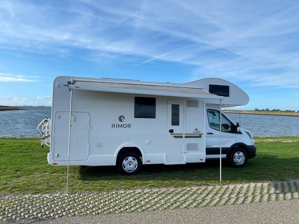 Rimor Kilig 5 uit 2026 11000 km, Caravanes & Camping, Siège de train, ABS, Diesel, Automatique