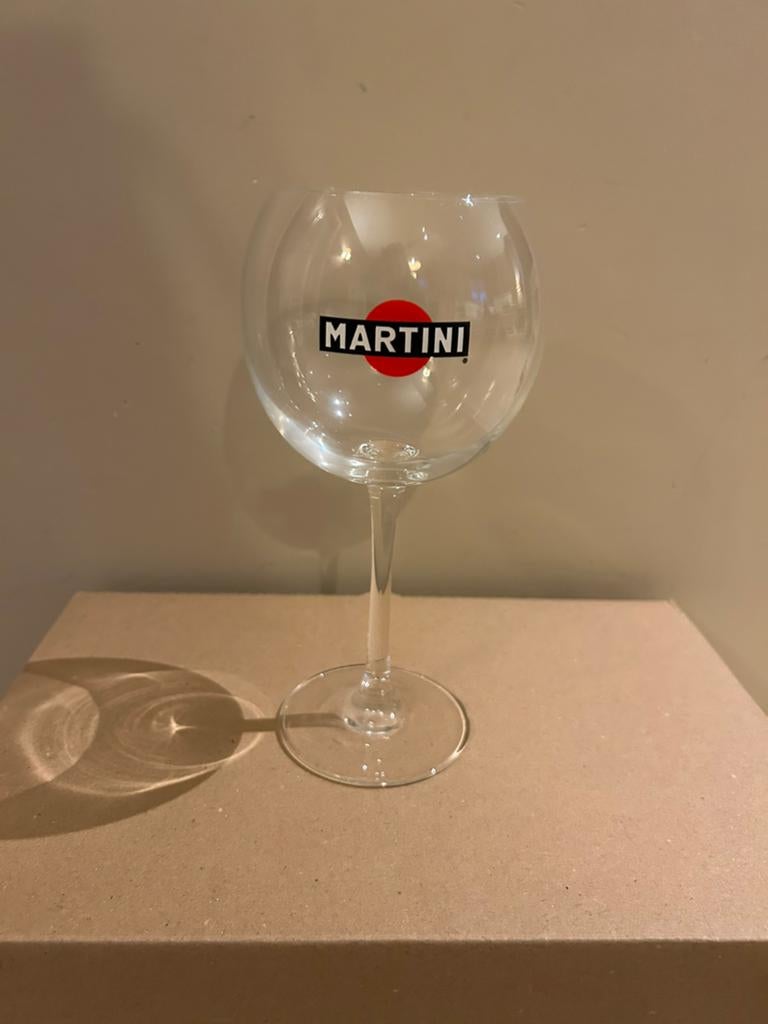 Martini glazen op voet Nieuw Verzendingskosten voor de koper, Verzamelen, Glas en Drinkglazen, Ophalen of Verzenden, Nieuw