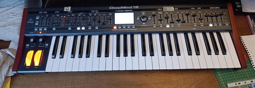 Behringer Deepmind 12