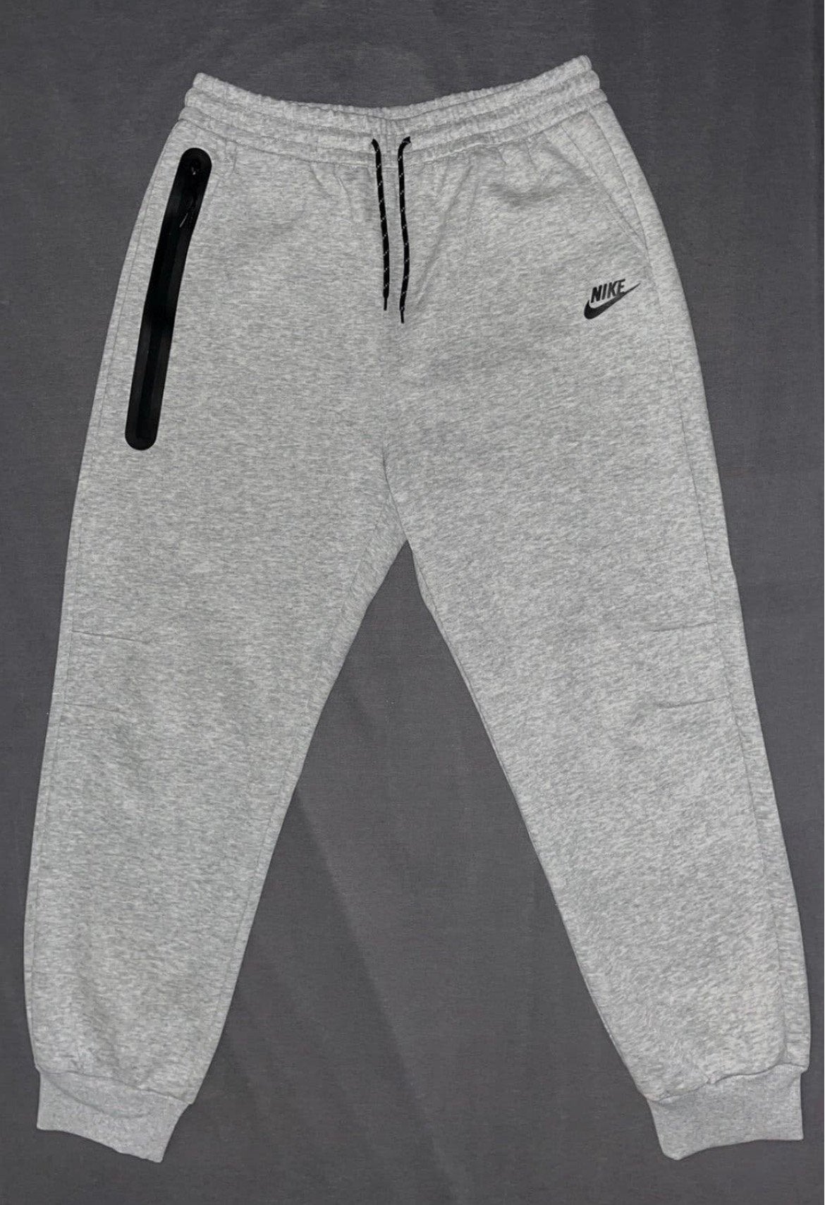 Nike Tech Broek, Kleding | Heren, Ophalen, Zo goed als nieuw, Maat 52/54 (L)