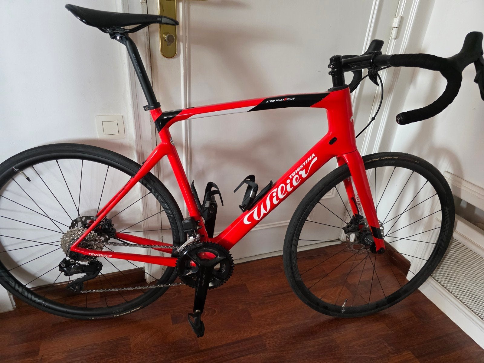 Nieuwe carbon Willier racefiets, DI2 versnelling, schijfrem., Fietsen en Brommers, Fietsen | Racefietsen, Ophalen of Verzenden