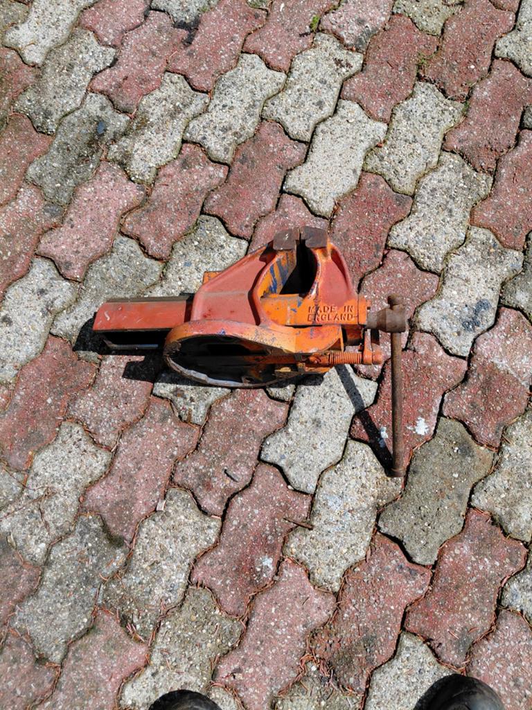 Bankschroef, Ophalen