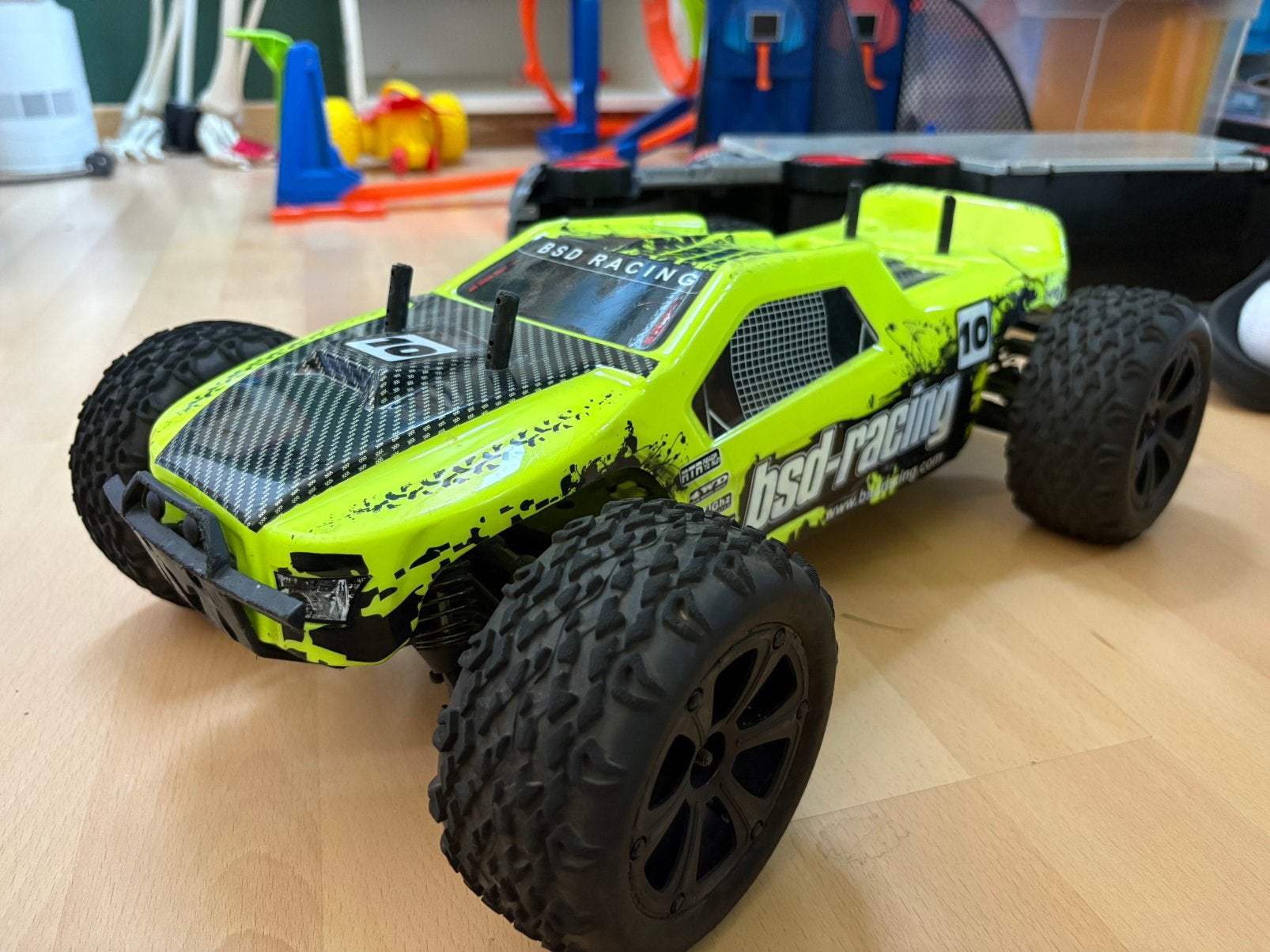 Voiture télécommandée sur batterie, Échelle 1:10, Voiture off road, Enlèvement, Utilisé