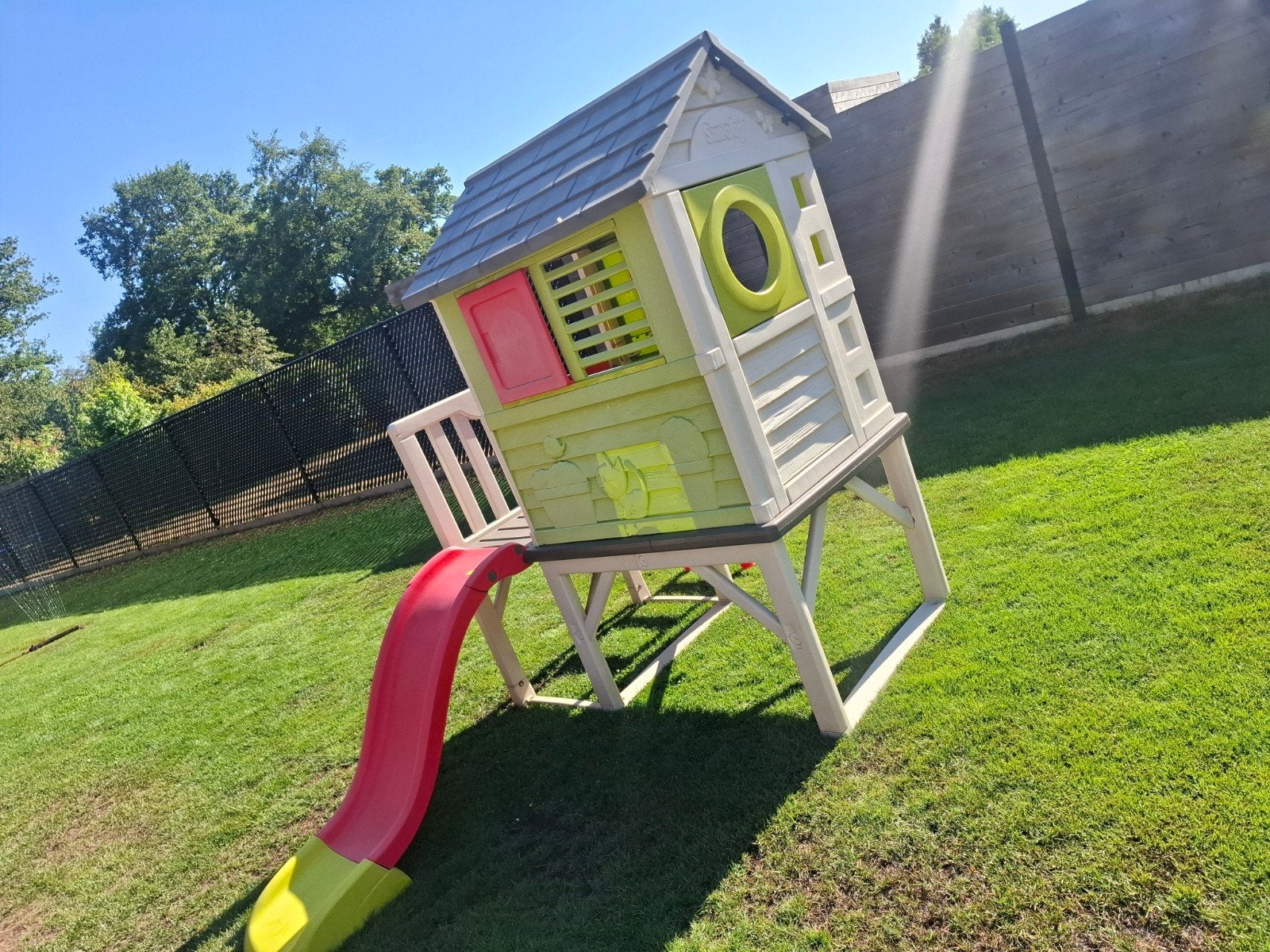Speelhuisje Smoby met glijbaan, Kinderen en Baby's, Ophalen, Zo goed als nieuw, Glijbaan