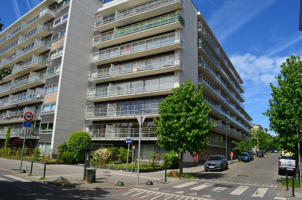 Appartement de deux chambres a coucher, terrasse et une cave, Molenbeek, 80 m², 2 pièces, Appartement