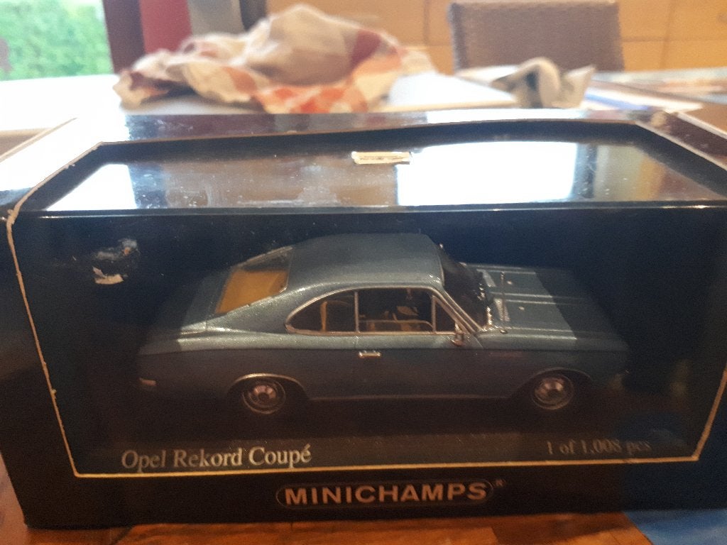 Minichamps Opel Record C Coupe 1966 bleue ciel 1/43, Enlèvement ou Envoi, Neuf, Voiture, MiniChamps