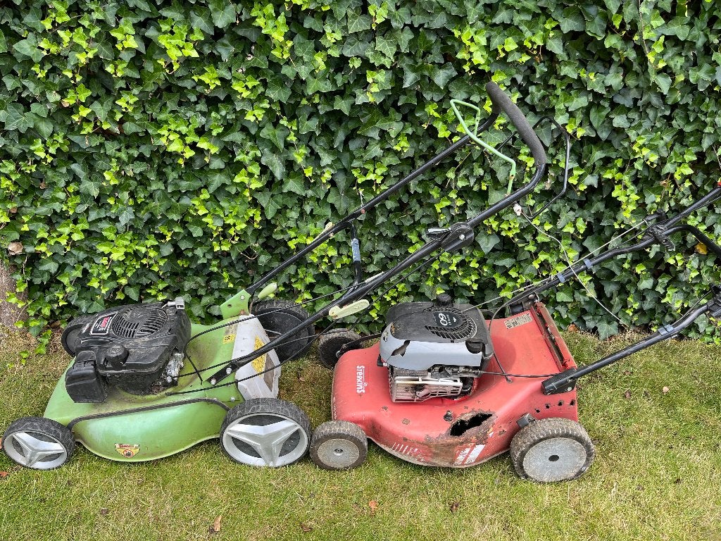 2 benzine grasmaaiers met werk aan, Tuin en Terras, Grasmaaiers, Ophalen, Opvangbak