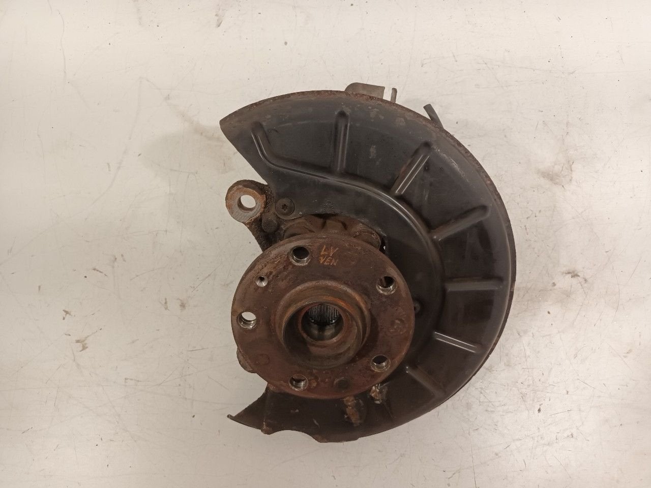Wielnaaf links voor Volkswagen Jetta, Onderdelen@venauto.nl, Van der Ven Autorecycling B.V., Ettenseweg 76, 4706 PB Roosendaal, The Netherlands