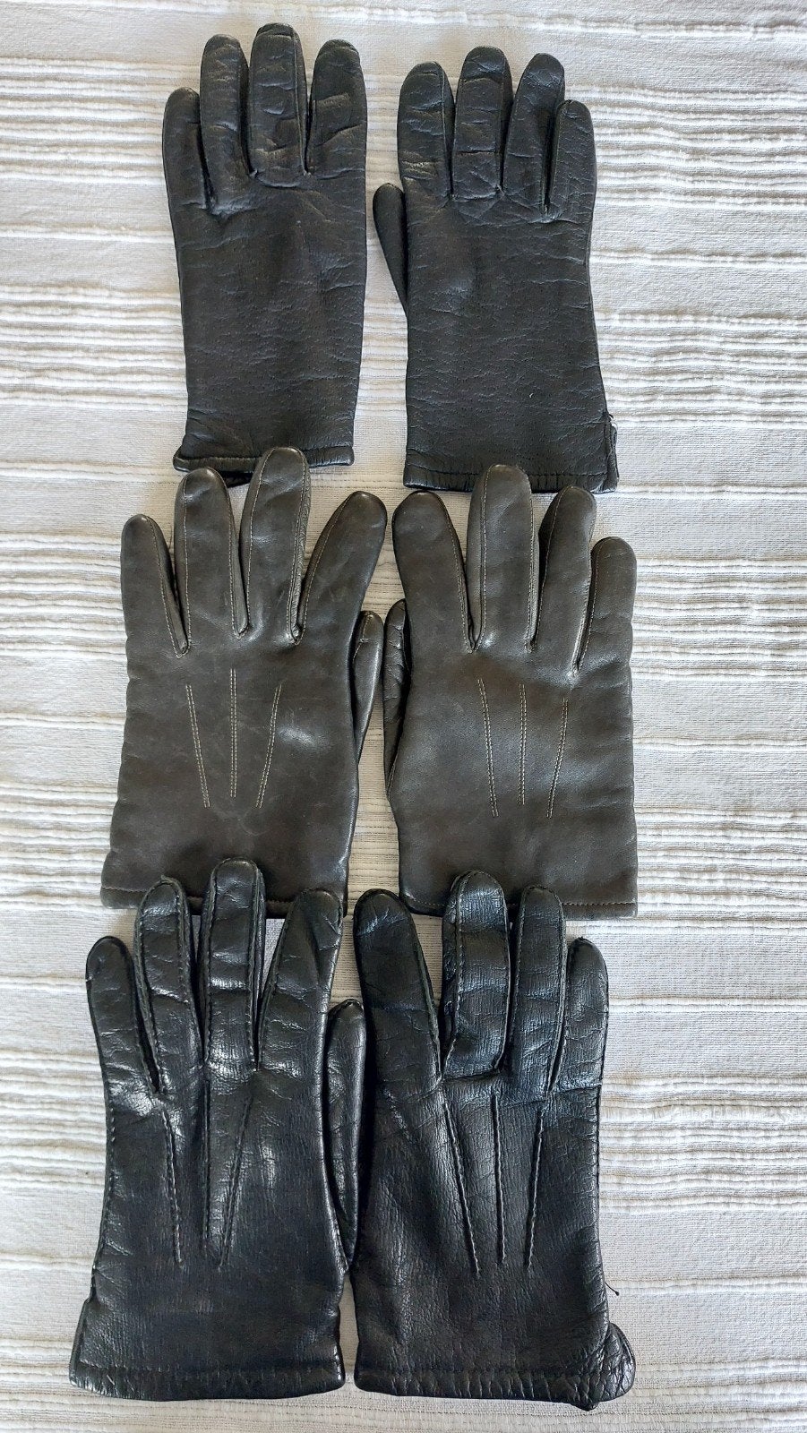 Gants en cuir

5,00 euros par paire, Enlèvement ou Envoi, Gants