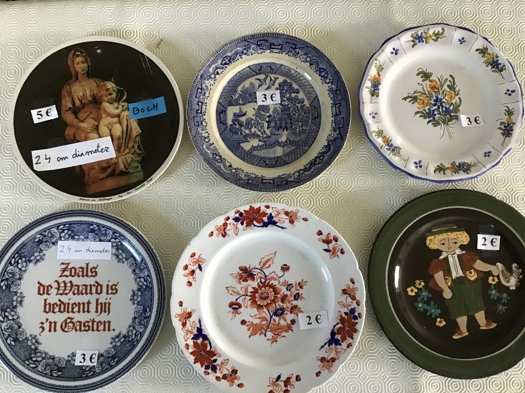 75 platte borden aan spotprijzen, Ophalen of Verzenden, Zo goed als nieuw, Bord(en)