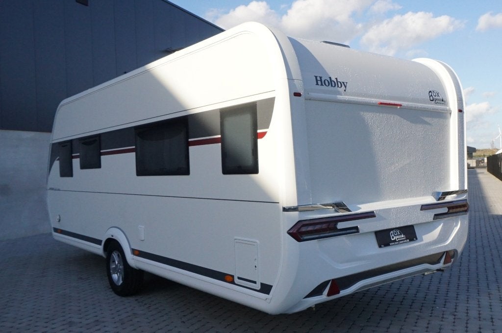 Nieuwe 4pers.Hobby met 2x1p bed, rondzit, Badkamercaravan, Rondzit, Hobby, Koelkast, Bedrijf