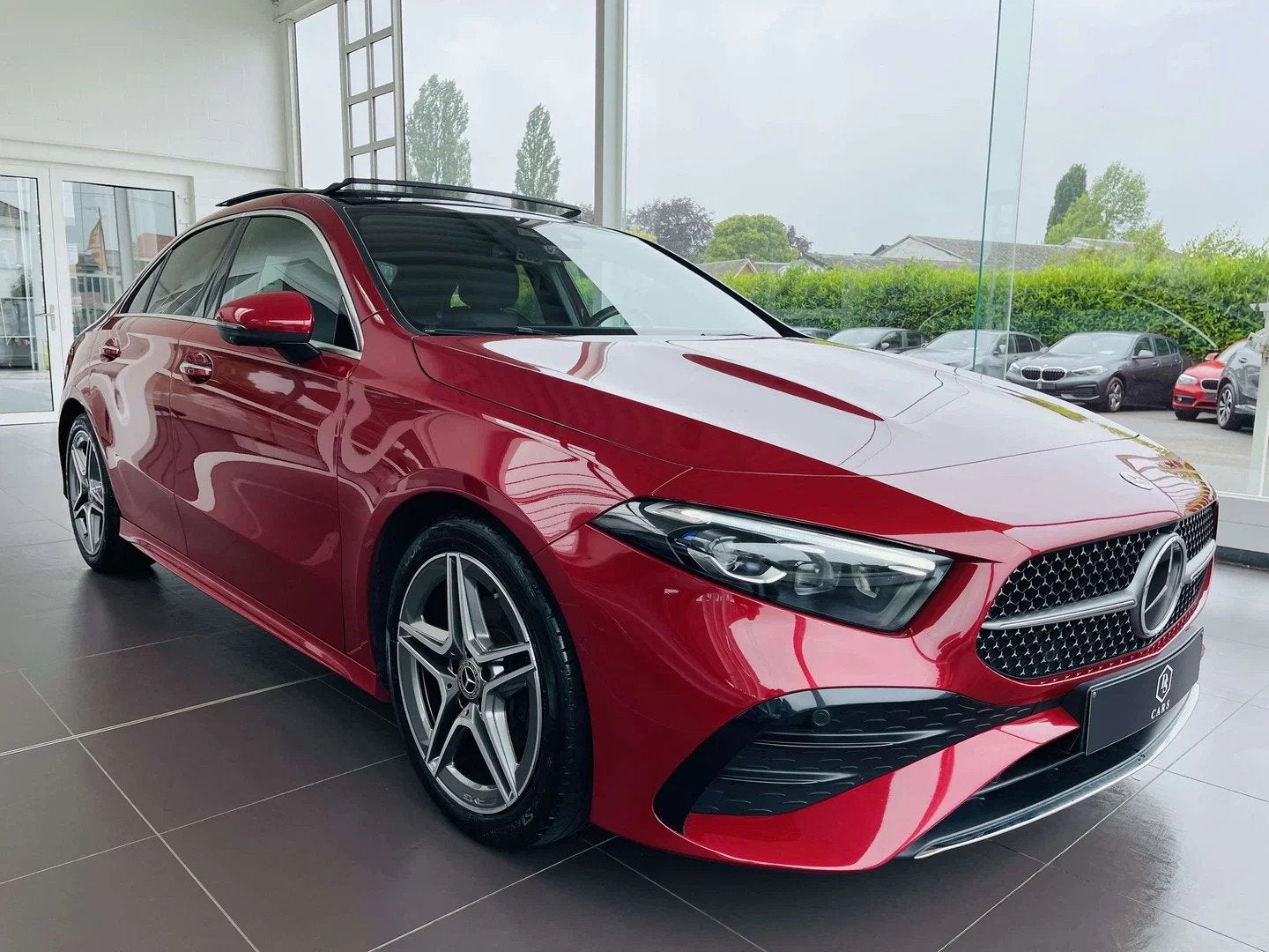 Mercedes-Benz A-CLASS 180 D Sedan * GARANTIE + PACK AMG + TO, Autos, Rouge, Classe A, Achat, Entreprise