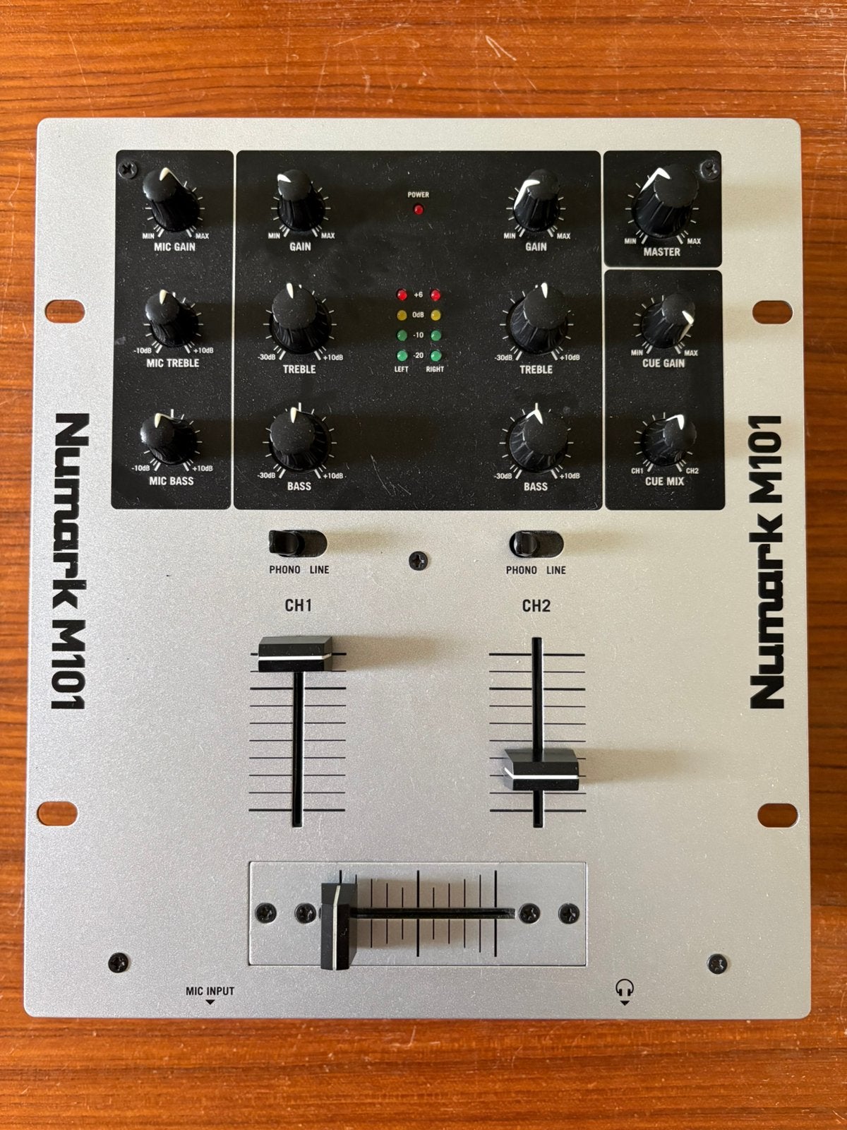 Numark M101 dj mixer mengpaneel, Muziek en Instrumenten, Ophalen, Zo goed als nieuw