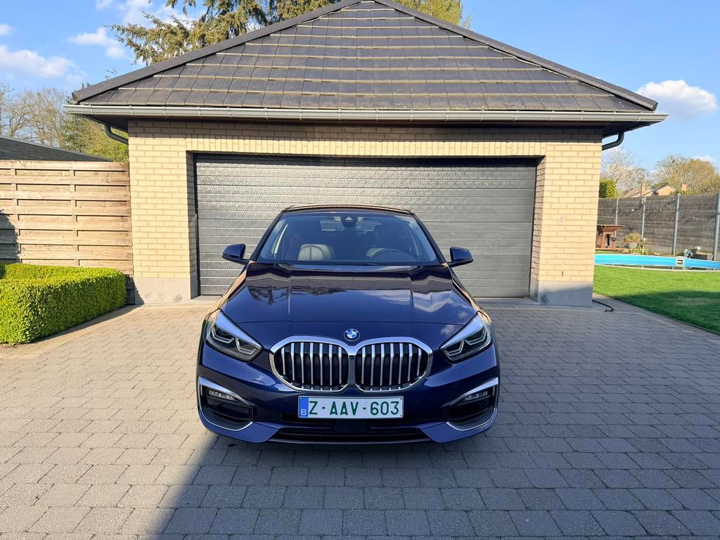 BMW 118i LUXURY 2020 66.600KM CARPLAY LED TREKHAAK, Auto's, BMW, Voorwielaandrijving, 1 Reeks, https://public.car-pass.be/vhr/e341639f-dedf-49d0-9ad4-b9a6a1e1ef5c
