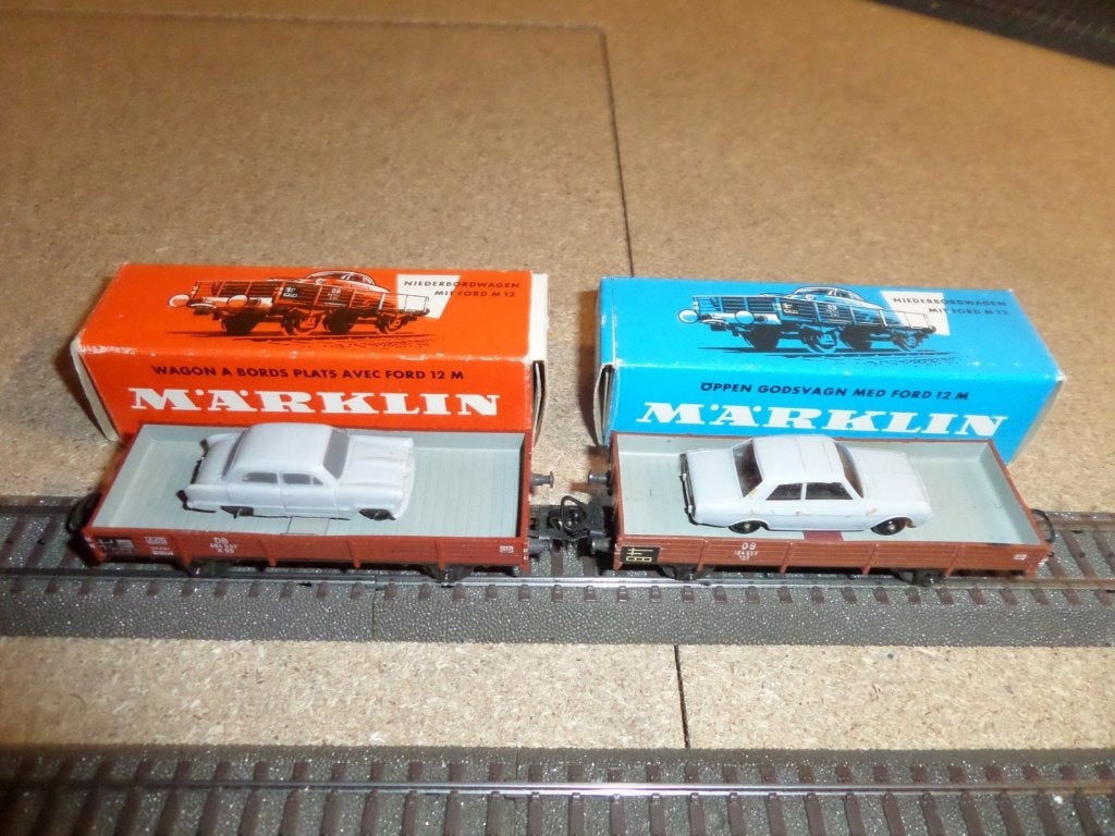 MARKLIN HO DB 2 wagons plats avec 2 ford taunus 12M 17M, Envoi, Comme neuf