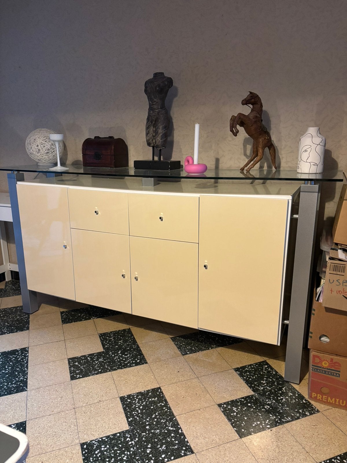 À donner buffet, Ophalen, Zo goed als nieuw