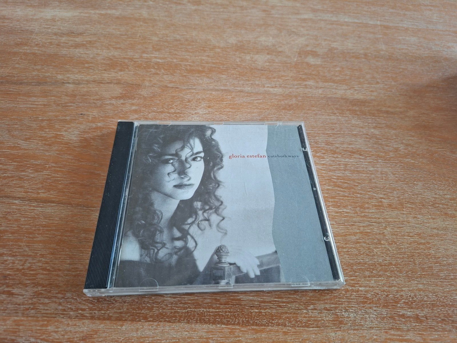 Cd Gloria Estefan - cuts both ways, Ophalen of Verzenden, Zo goed als nieuw