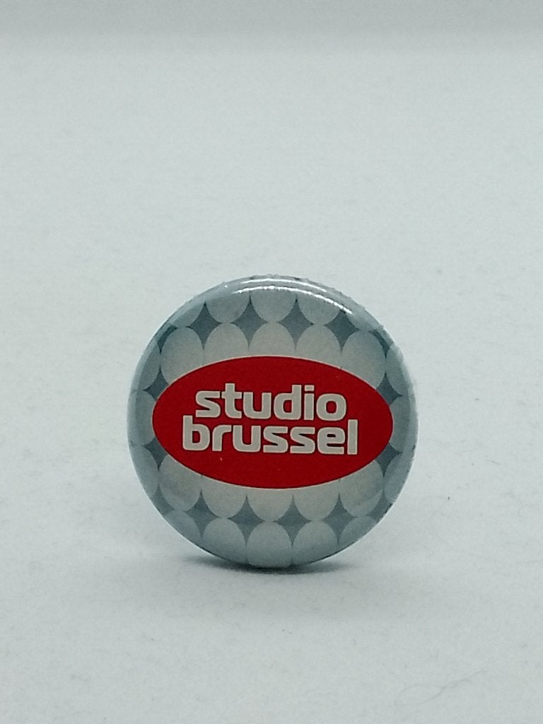 Studio Brussel Button / Badge / Speldje (25 mm) – Radio Mem, Ophalen of Verzenden, Gebruikt, Overige onderwerpen, Button