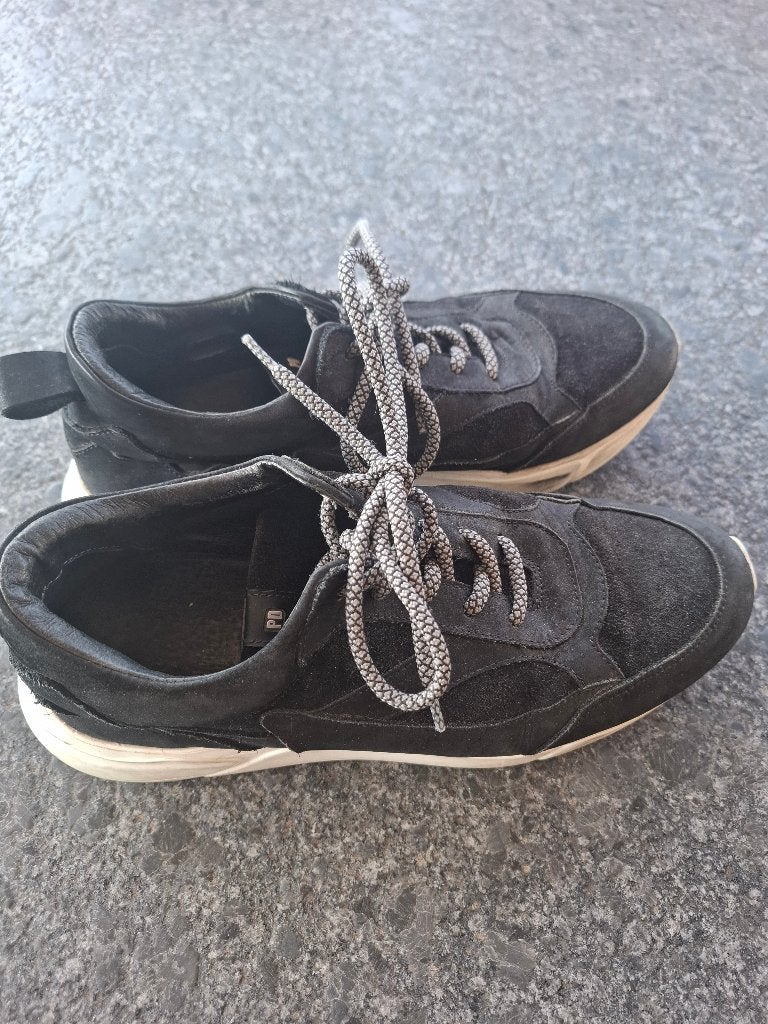 Piedro mt 41, Zwart, Ophalen of Verzenden, Sneakers, Gedragen