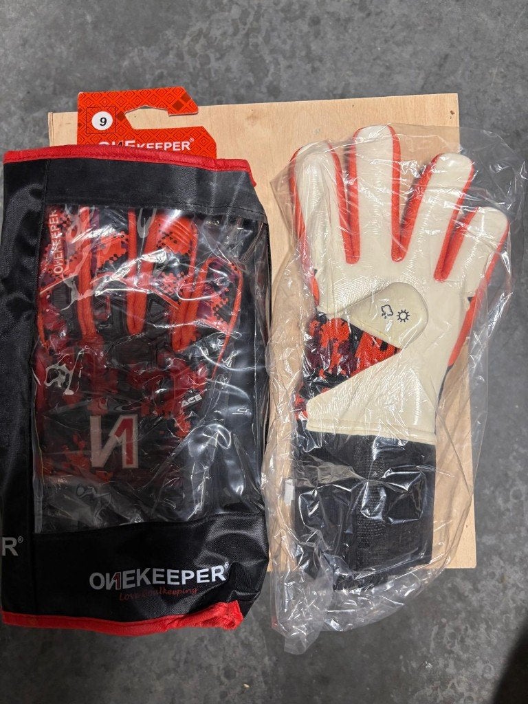 OneKeeper Keeperhandschoenen 9 (nieuw in tas), Sport en Fitness, Voetbal, Ophalen of Verzenden, Nieuw