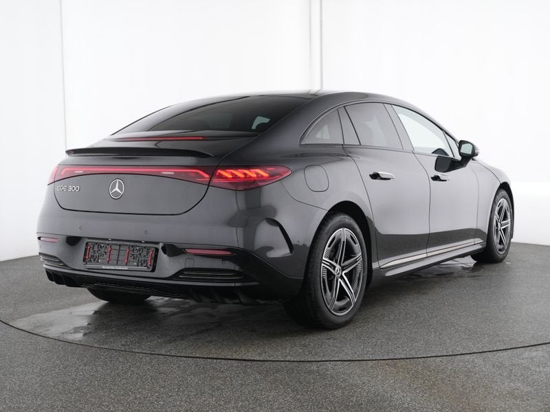 Mercedes-Benz EQE 300 AMG Night PANO Airmatic Achterassturin, Auto's, Automaat, 4 deurs, Achterwielaandrijving, Gebruikt