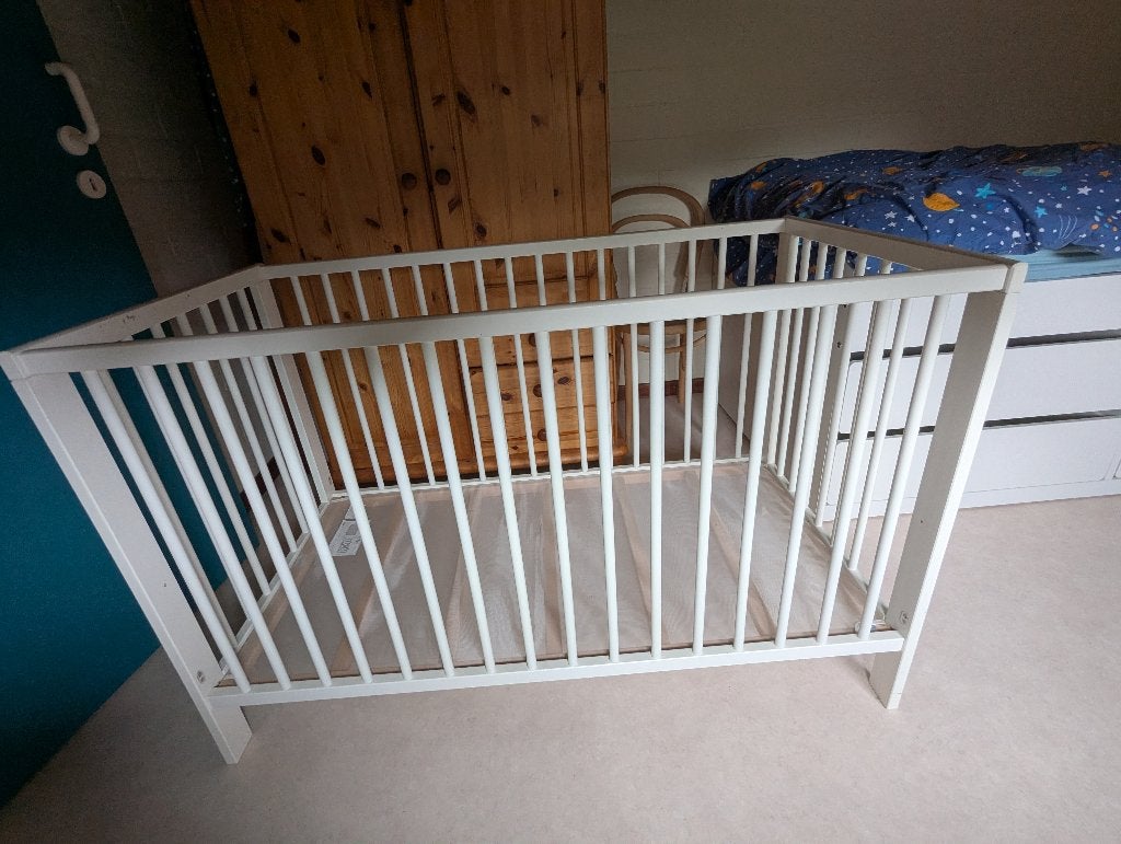 Ikea ledikant, Kinderen en Baby's, Babywiegjes en Ledikanten, Ophalen, Zo goed als nieuw, Ledikant