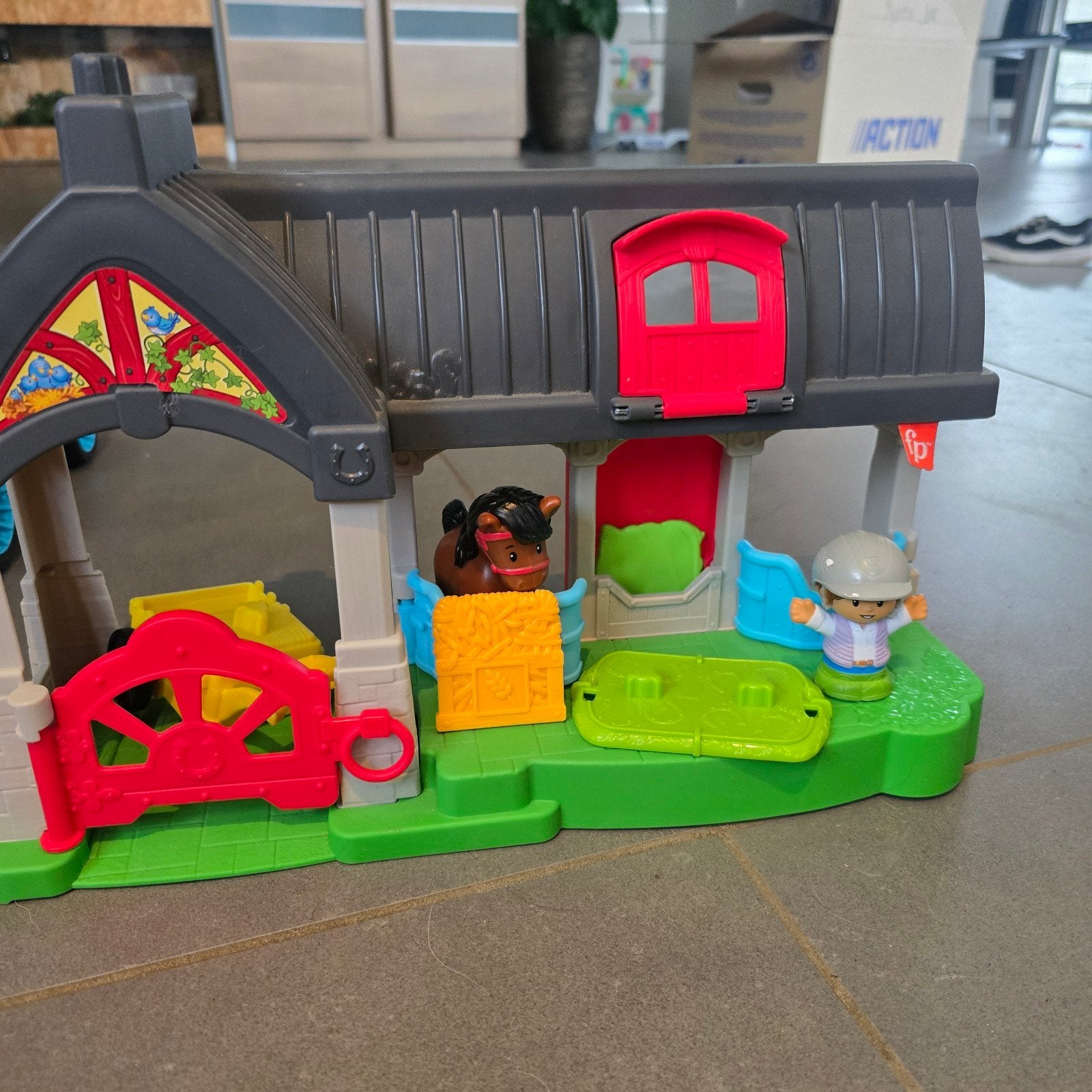 fisher price paardensta, Kinderen en Baby's, Ophalen of Verzenden, Zo goed als nieuw, Overige typen, Met licht