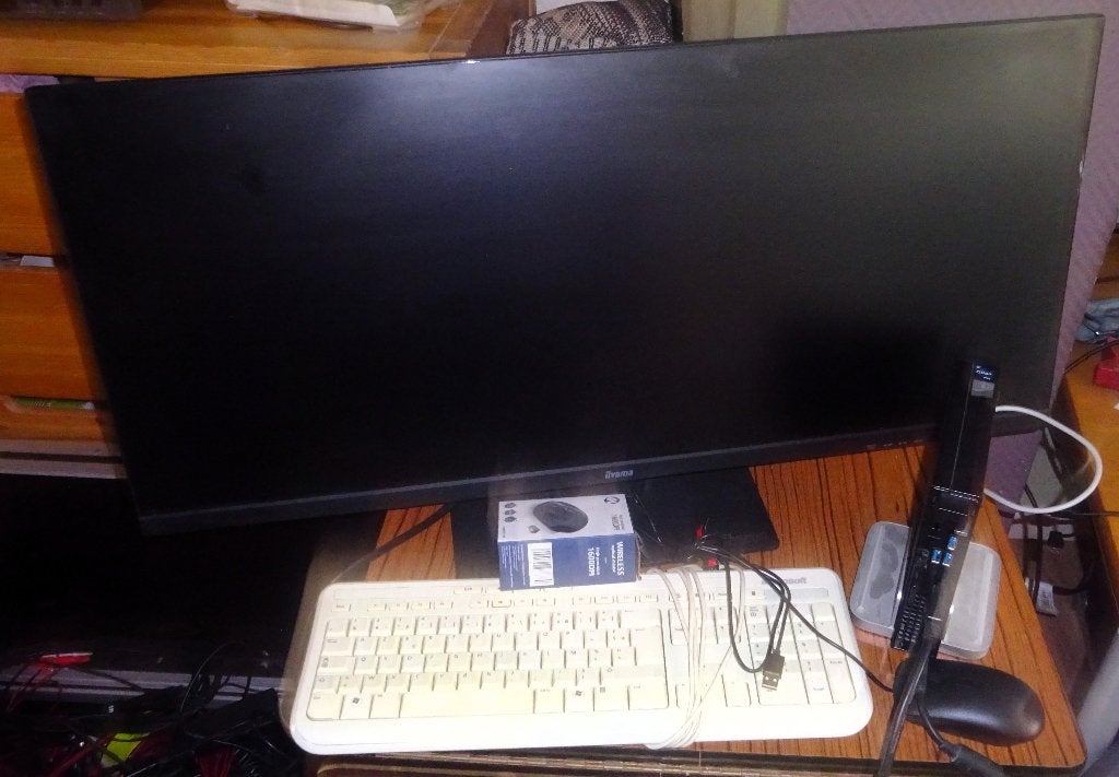 Pc, écran, clavier, souris, dock. Pour 550 euros., Computers en Software, Ophalen, Met monitor, Zo goed als nieuw, SSD