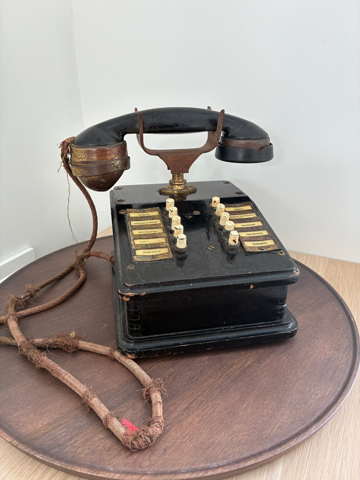Oude telefoon met hoorn, Ophalen