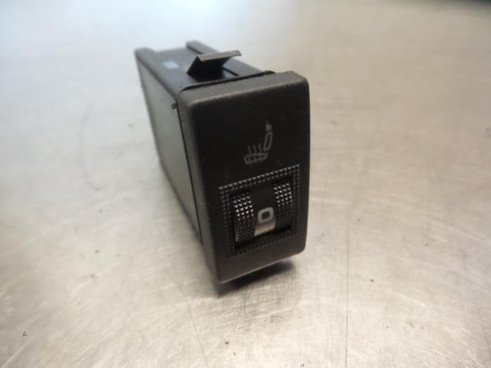 Commutateur chauffage siège d'un Audi A8 (A8 94-), -, Audi, Utilisé, -