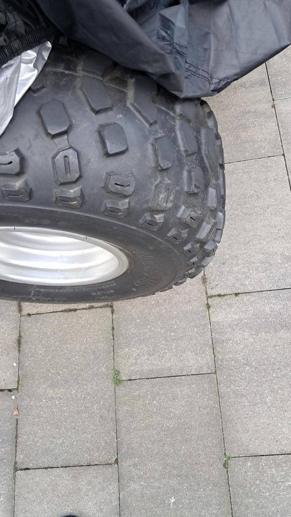 4 quad  banden in zeer goede staat, Motoren, Quads en Trikes