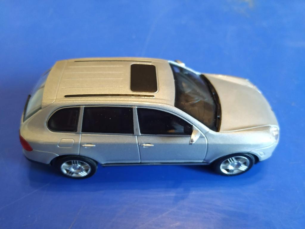 porsche cayenne turbo op siervoet schaalmodel 1/43nieuw, Enlèvement ou Envoi, Neuf, Voiture