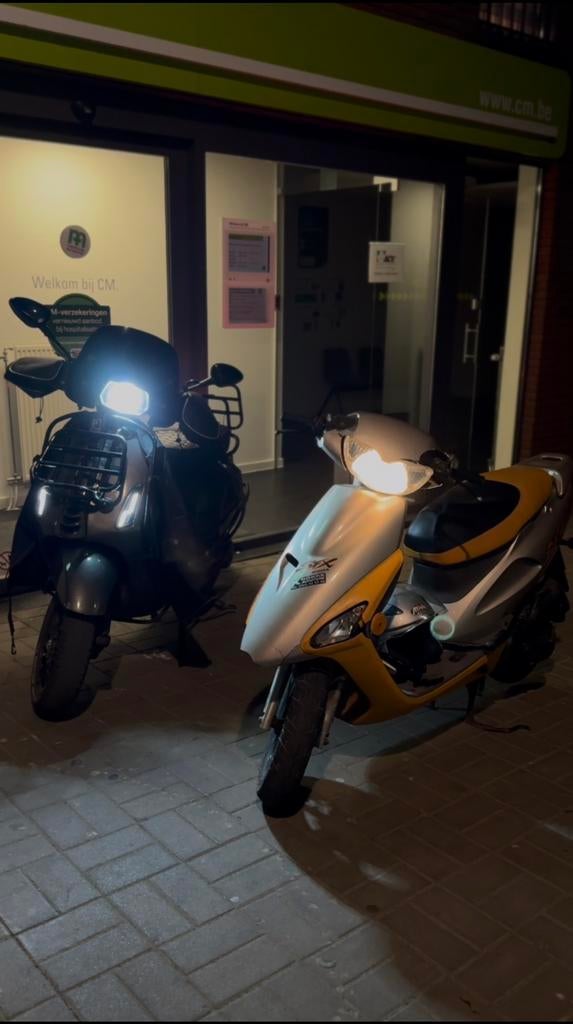 Opzoek naar voorkap en stuurkap honda sfx sport, Fietsen en Brommers, Brommers | Honda, Ophalen, Zo goed als nieuw