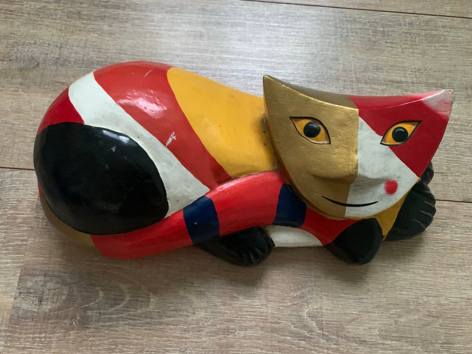 Kleurrijk houten kattenbeeld -  Rosina Wachtmeister, Antiek en Kunst, Overige onderwerpen, Houtsnijwerk, Blauw, Ophalen of Verzenden