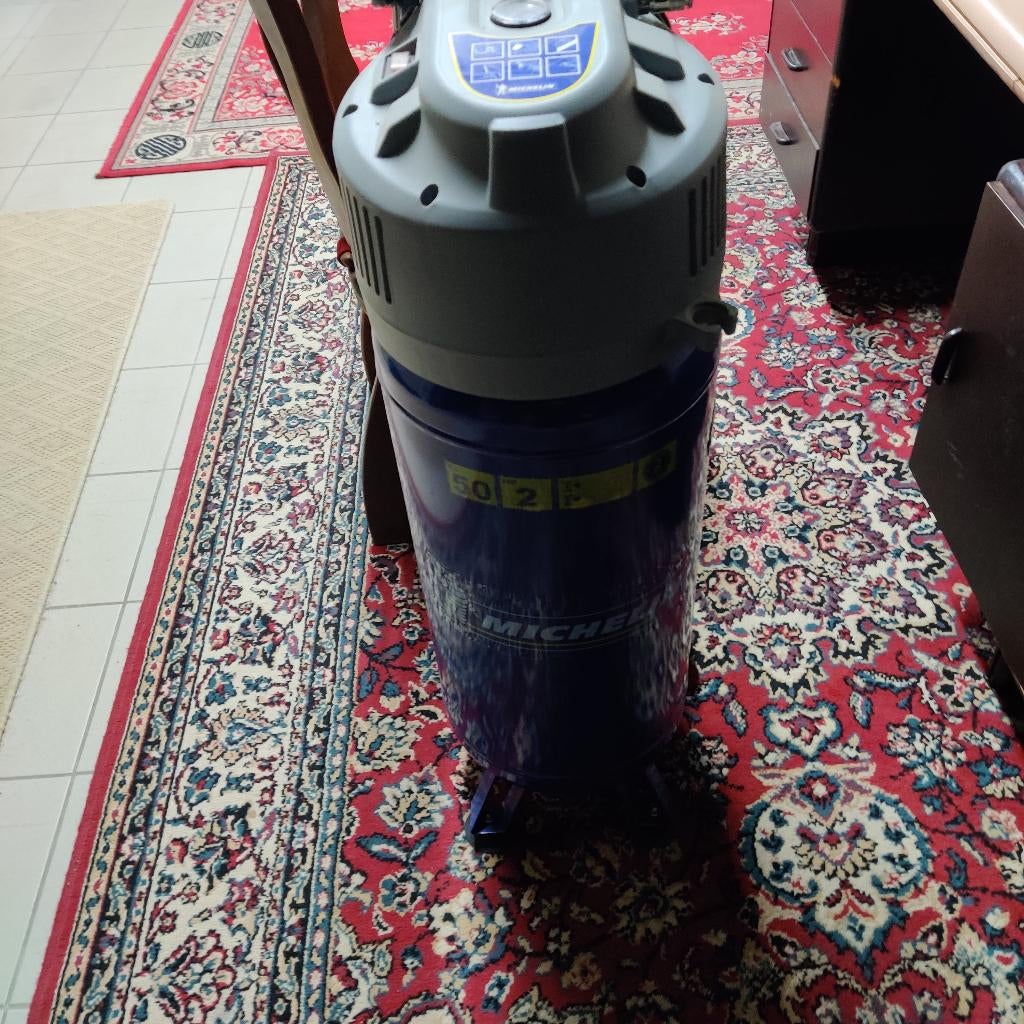 compressor, Bricolage & Construction, Compresseurs, 25 à 100 litres, Enlèvement, Comme neuf