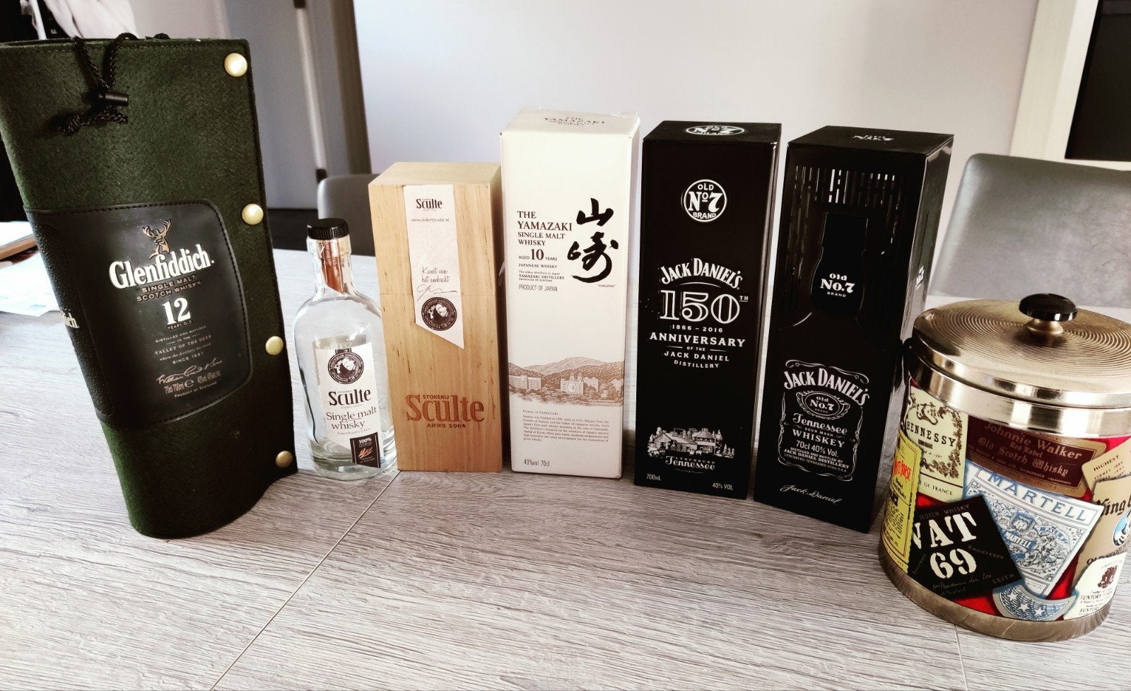 Decoratieve whiskycollectie, Enlèvement