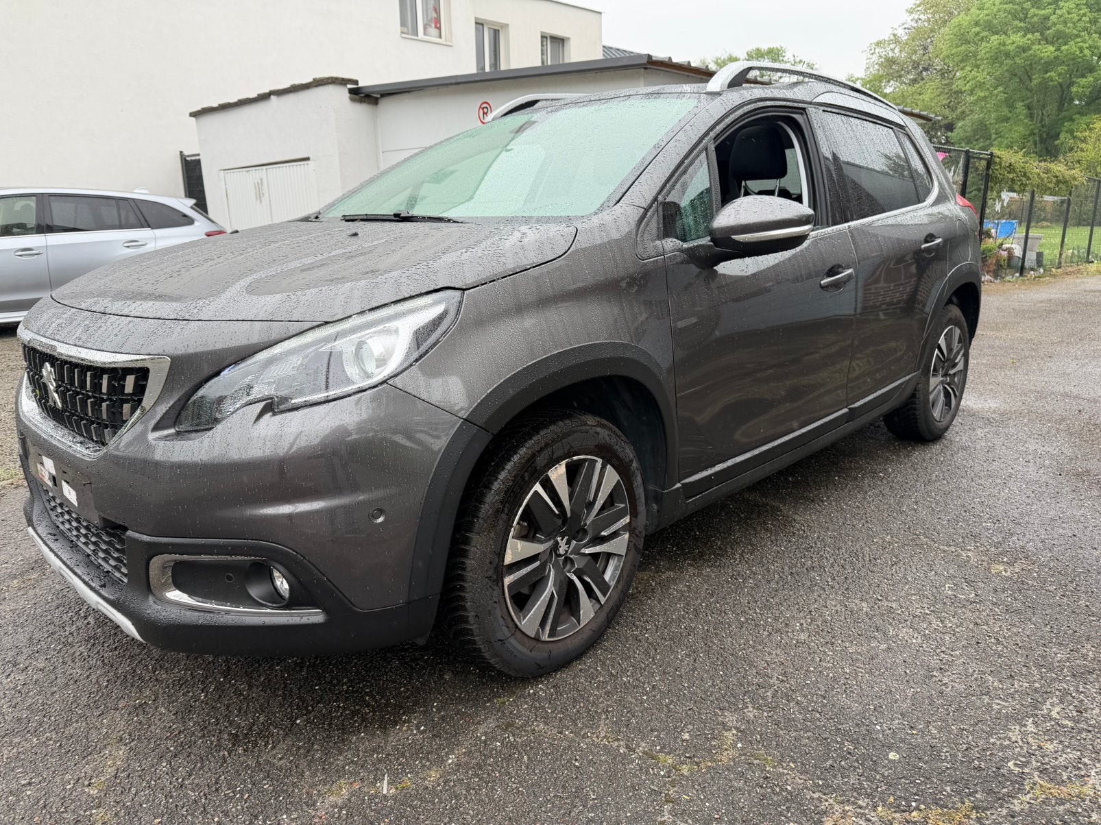 Peugeot 2008 / 1.2 Benzine Euro 6D / 41.000 km!!, Lichtsensor, Leder en Stof, Bedrijf, Handgeschakeld